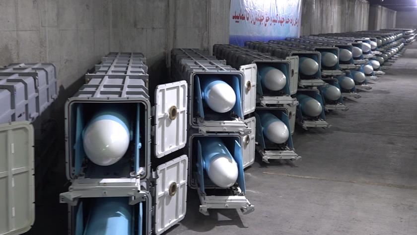 Iranpress: IRGC Navy unveils new 