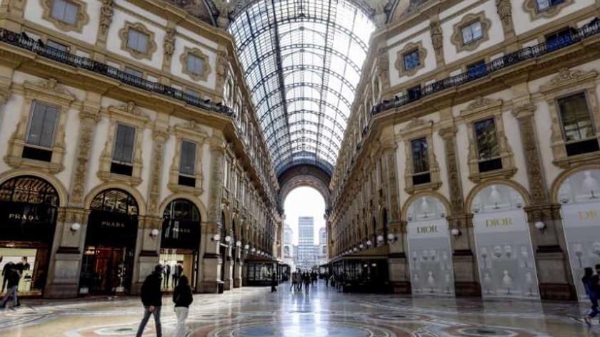 Iranpress: Half of Italy, COVID-19 red zone