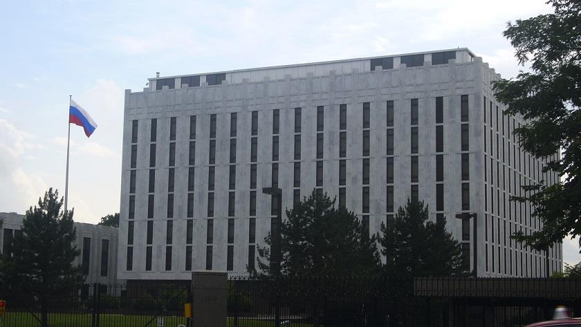 Iranpress: American people apologize to Russian embassy for Biden insults