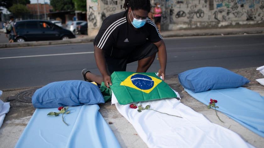 Iranpress: Brazil becomes 2nd country after US to top 300,000 corona deaths