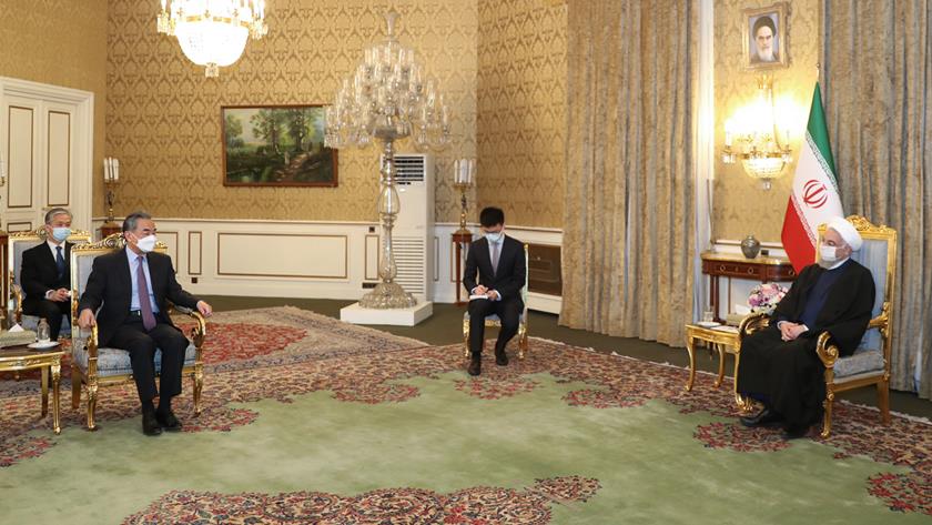 Iranpress: China FM meets with President Rouhani