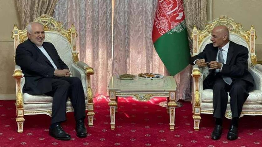 Iranpress: Iran FM talk mutual and regional issues with Afghan President and Pakistani FM