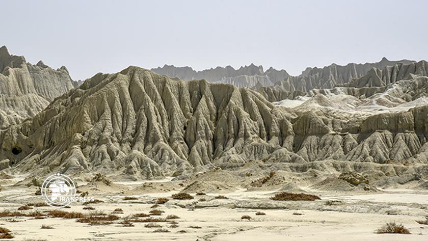 Iranpress: Chabahar Martian Mountains; amazing natural phenomena