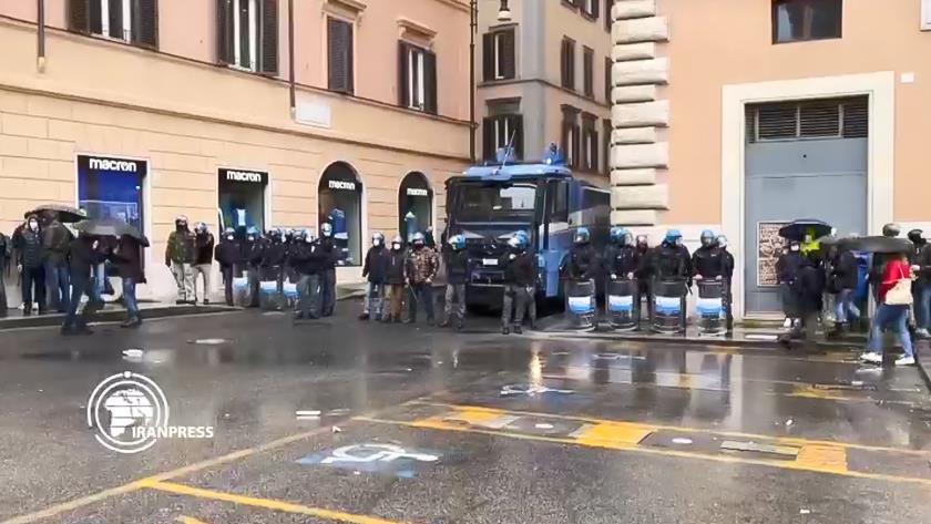 Iranpress: COVID crisis in Italy, restaurant owners protest in Rome