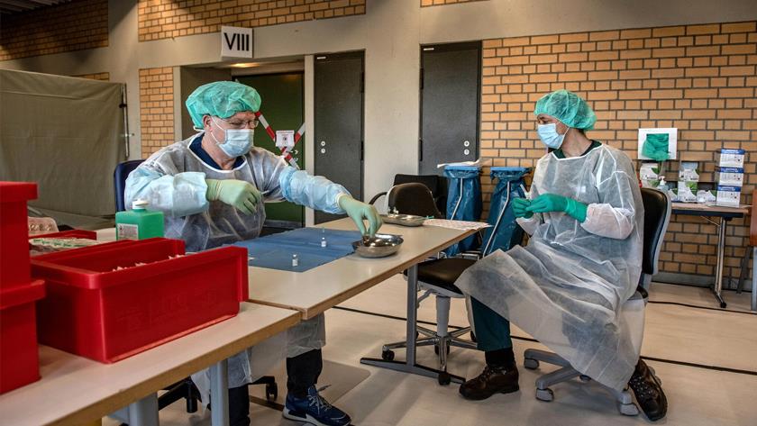 Iranpress: Rare blood clots, reason that US pauses Johnson & Johnson vaccine