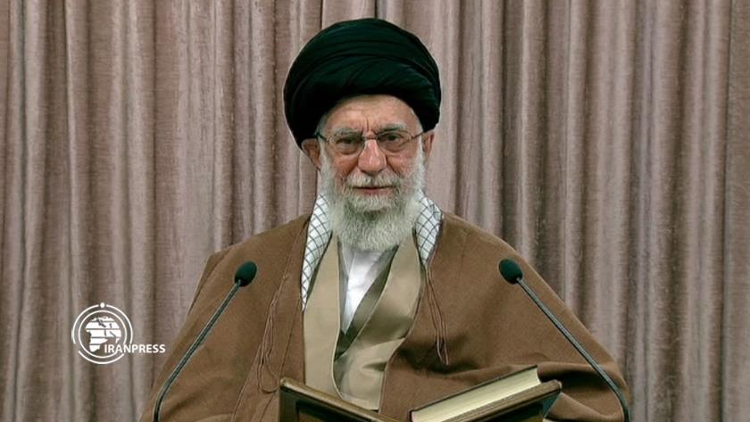 Iranpress: Leader: America negotiates to impose false word, not to accept true word 