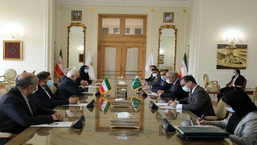 Iranpress: Iran, Pakistan emphasize on expansion of bilateral cooperation