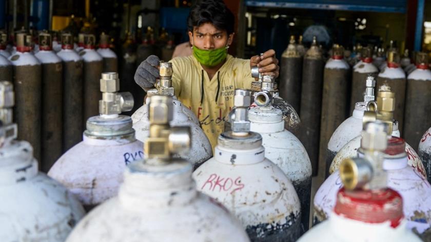 Iranpress: India reports more than 332,000 new COVID cases, a new global record