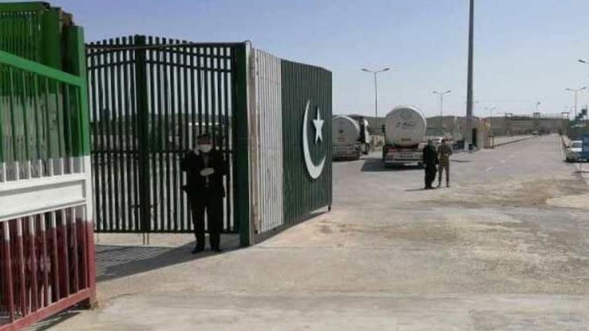 Iranpress: Iran banns entry from eastern borders 