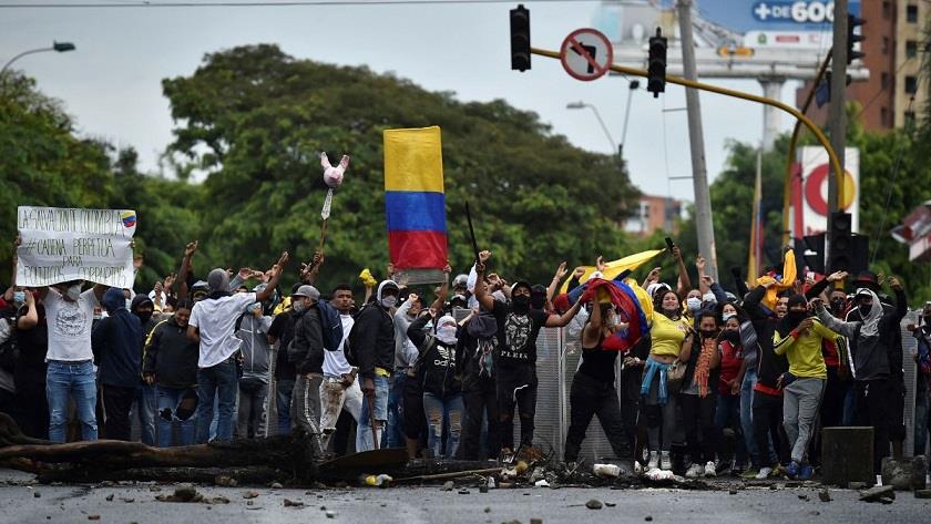 Iranpress: Colombia: At least 17 dead, 800 injured during recent protests