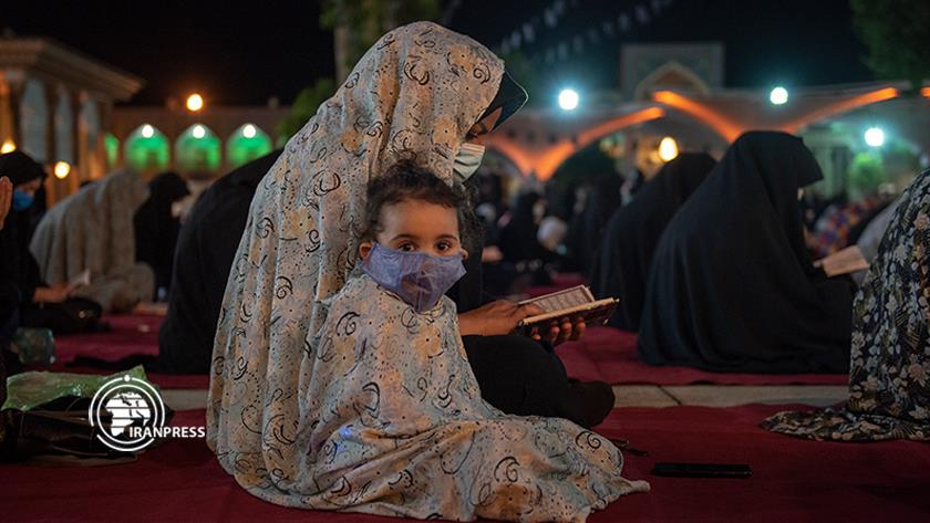 Iranpress: Shahcheragh on the night of Imam Ali