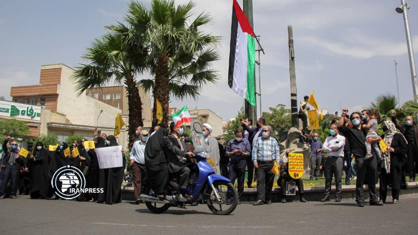 Iranpress: Symbolic ceremony of hoisting Palestinian flag held in main squares all over Iran