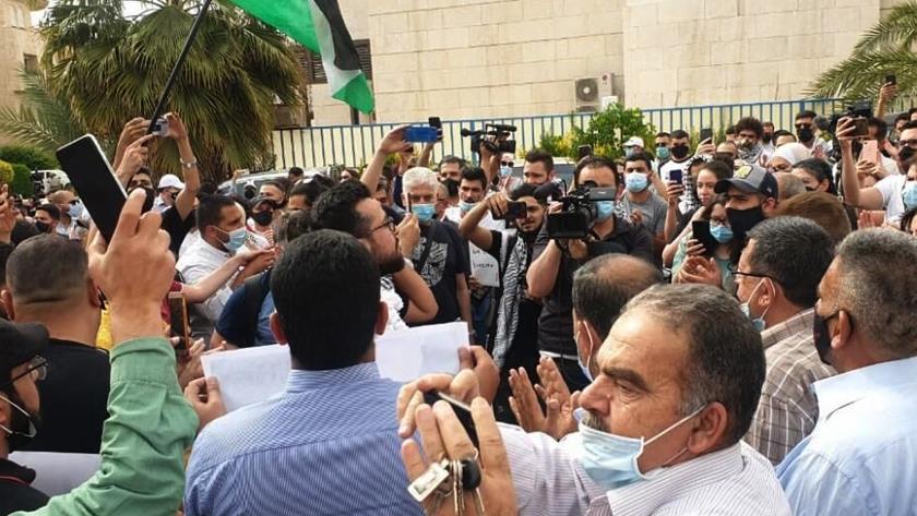 Iranpress: People in Tehran gather to condemn Israeli attack on Al-Aqsa Mosque