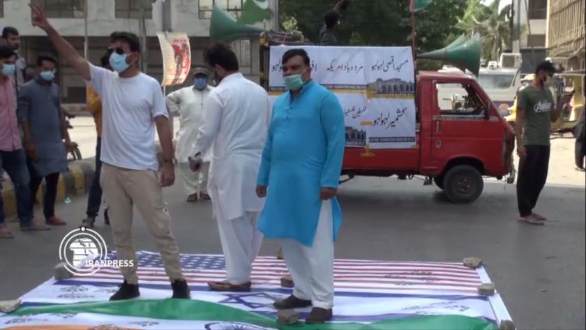Iranpress: Karachi people demonstrate in support of Palestinian people