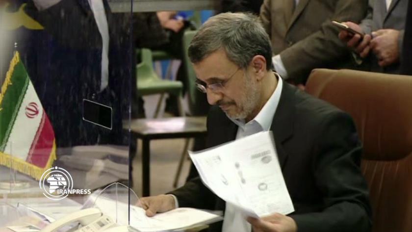 Iranpress: Ahmadinejad enrols: Presidential volunteers
