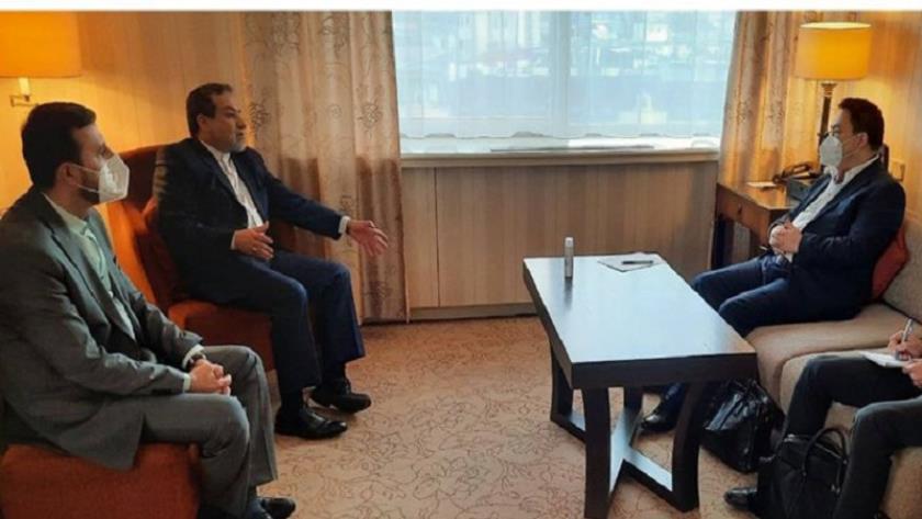 Iranpress: Iran, China hold meeting in Austrian capital