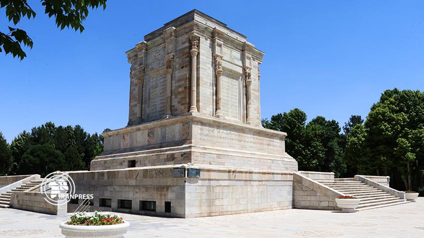 Iranpress: Ferdowsi Commemoration Day; reviver of Persian language 