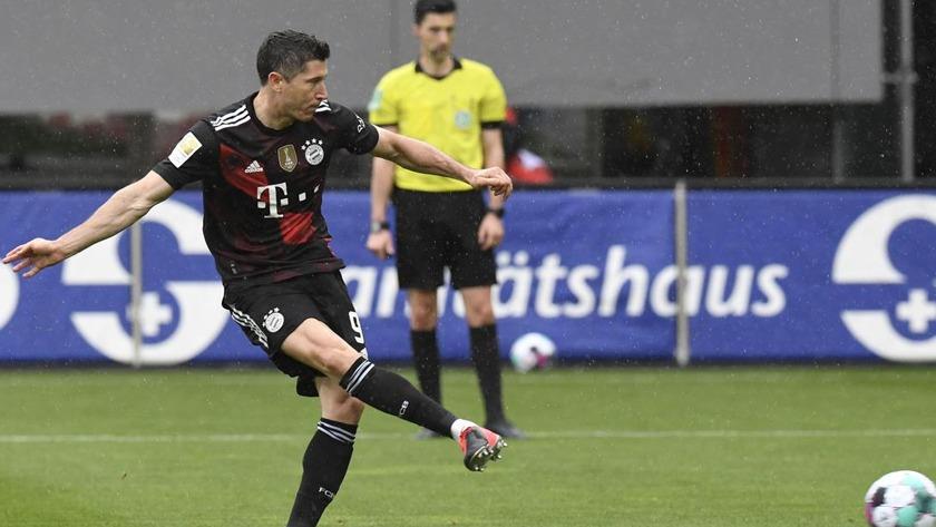 Iranpress: Lewandowski equals Gerd Mueller