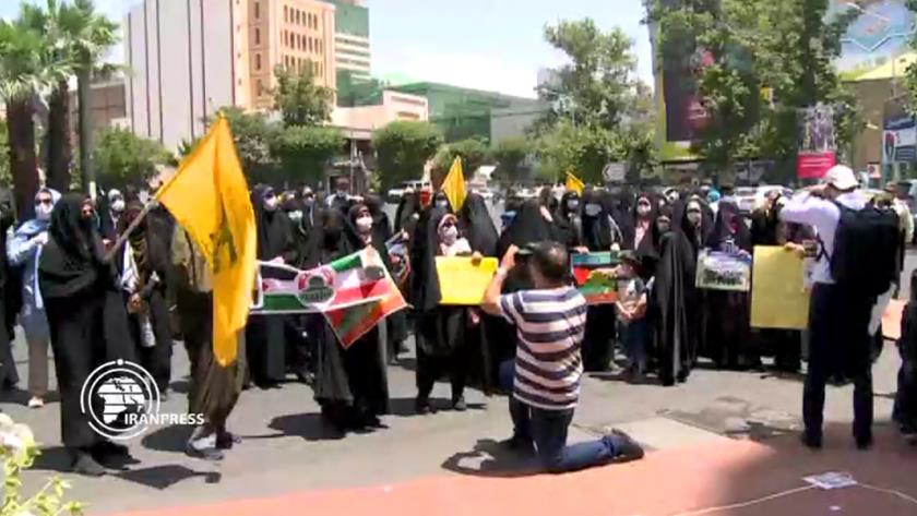 Iranpress: Iranian students condemn Israeli crimes 