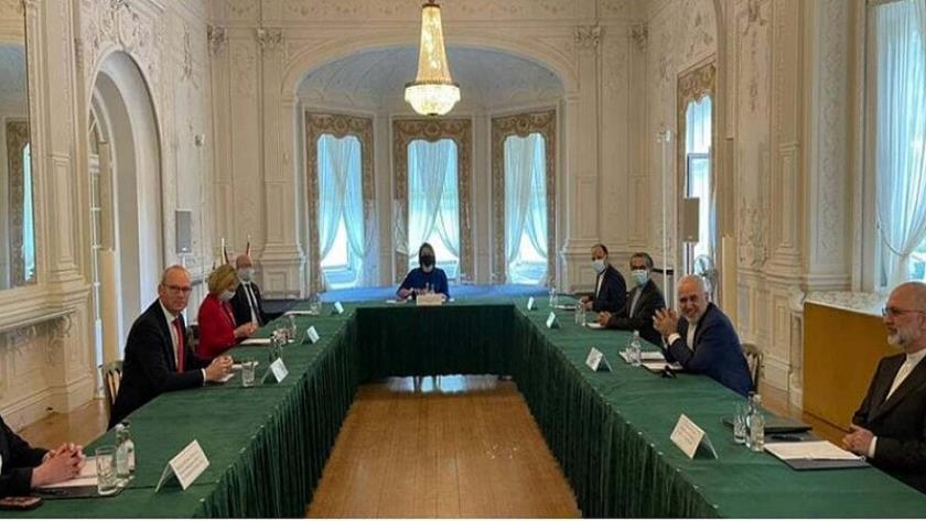 Iranpress: Iranian, Irish FMs meet in Dublin