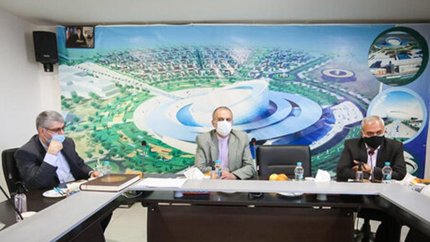 Iranpress: Technology and knowledge-based economies, vital to counter sanctions
