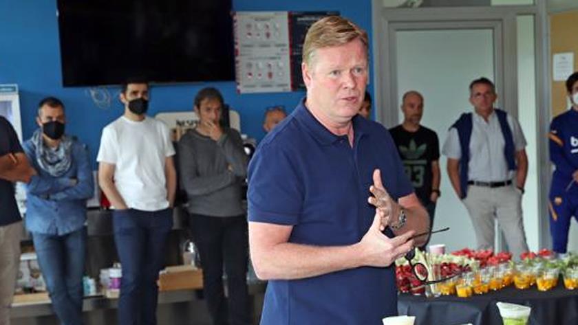 Iranpress: Koeman says goodbye to Barca players