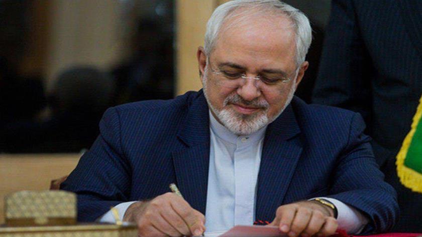 Iranpress: Zarif congratulates anniversary of southern Lebanon liberation