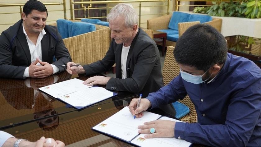Iranpress: Iran, Bulgaria ink MoU on wrestling