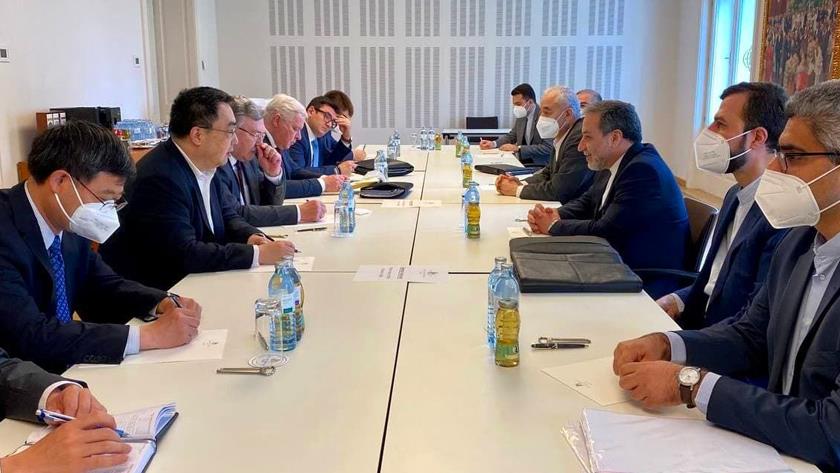 Iranpress: Araghchi consults with Viena participants