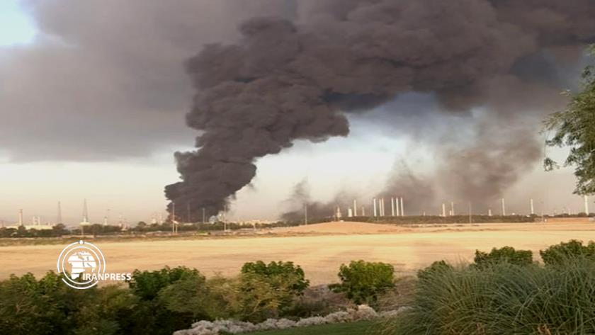 Iranpress: Massive fire breaks out at Tehran’s Oil Refinery