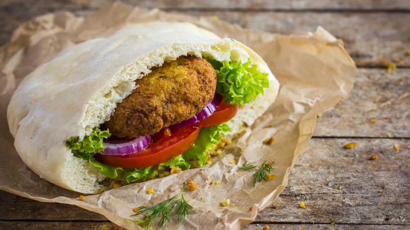 Iranpress: International Falafel Day, popular Middle Eastern food