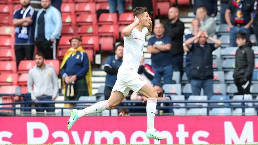 Iranpress: Schick incredible goal surprises football world 