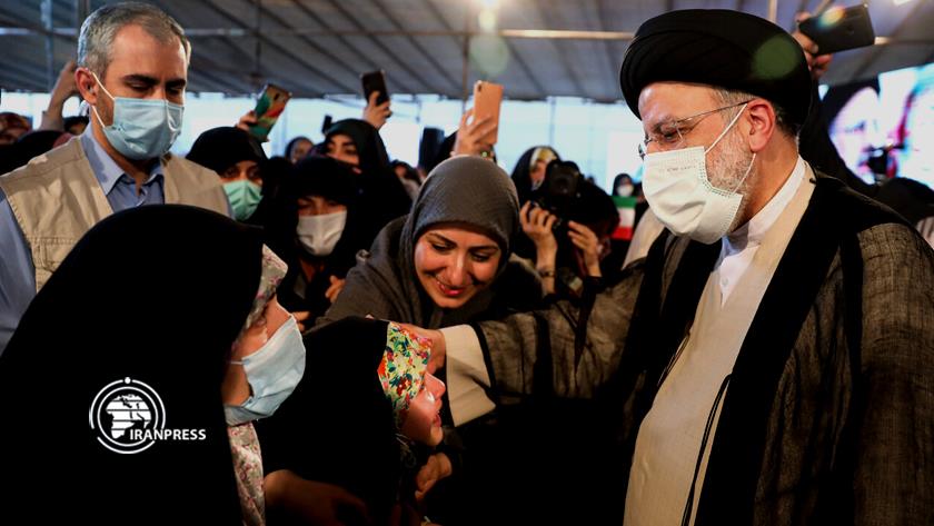 Iranpress: Raisi emphasizes women