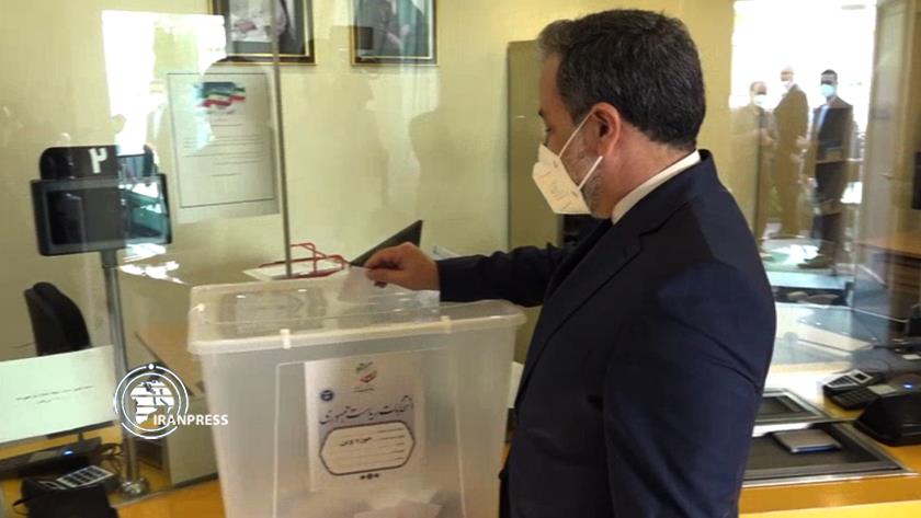 Iranpress: Presence in election to strengthen negotiators on path of lifting sanctions
