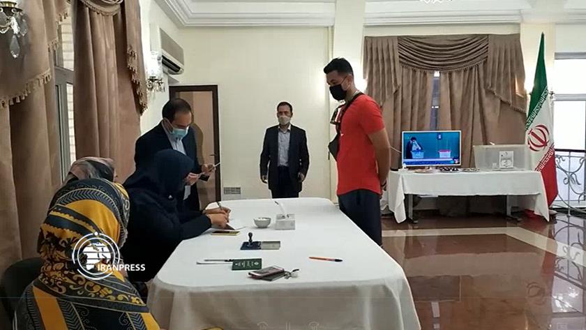 Iranpress: Presidential election underway in Ukraine 