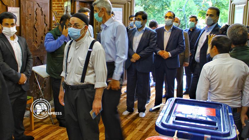 Iranpress: People of Ardabil cast their ballots in presidential election