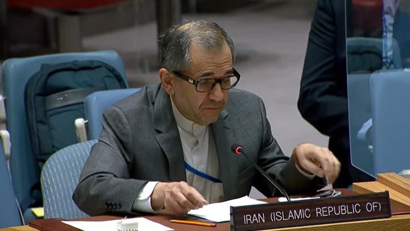 Iranpress: Syrian crisis must be resolved in accordance with int
