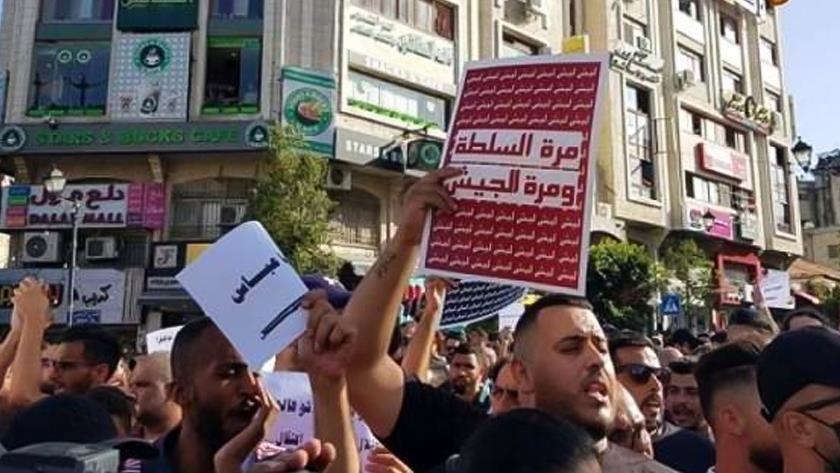 Iranpress: Palestinians demand ouster of Mahmoud Abbas