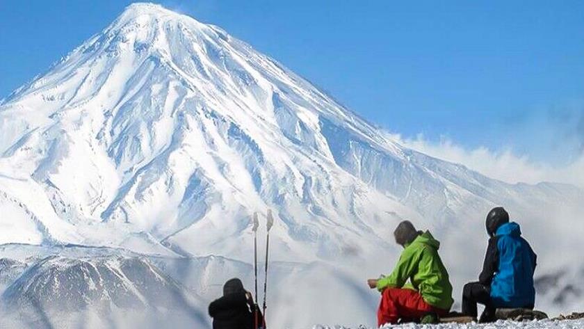 Iranpress: Iranians mark National Mount Damavand Day