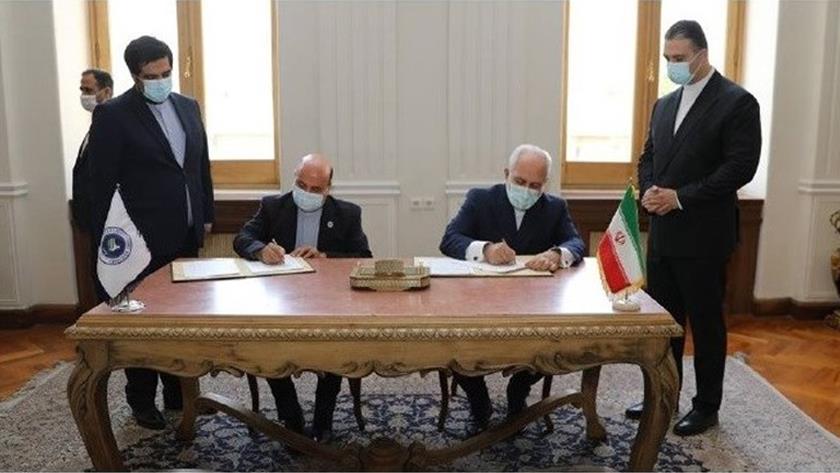 Iranpress: Iran-APA sign APA