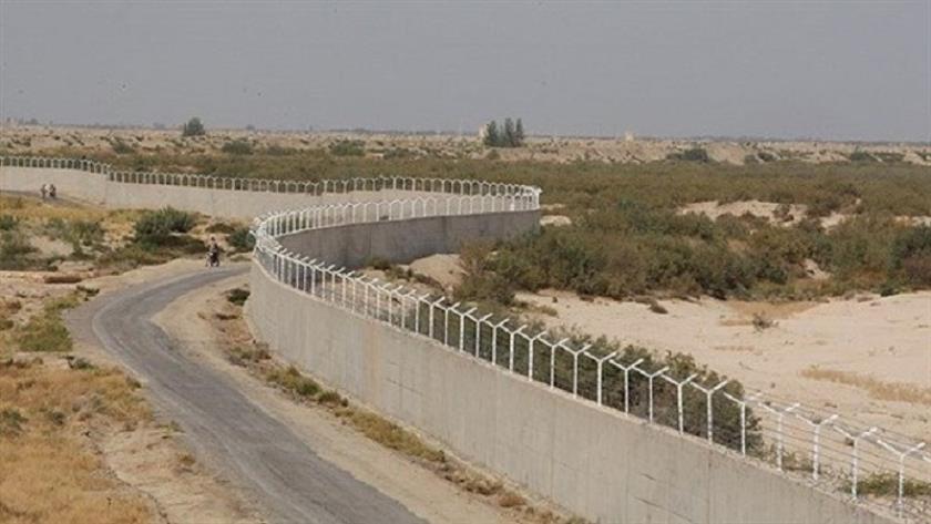 Iranpress: Iran-Pakistan border fencing to be completed within a year