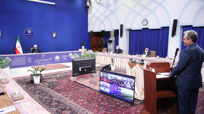 Iranpress: 585 national production,infrastructure projects inaugurated in Iran
