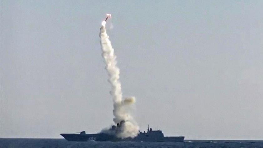 Iranpress: Russia test launches hypersonic missile