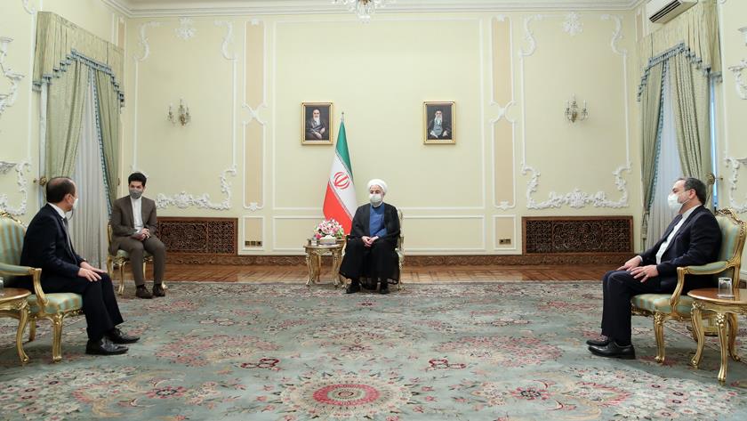 Iranpress: Rouhani urges resolving banking issues with South Korea