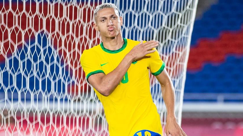 Iranpress: Richarlison shines as Brazil win