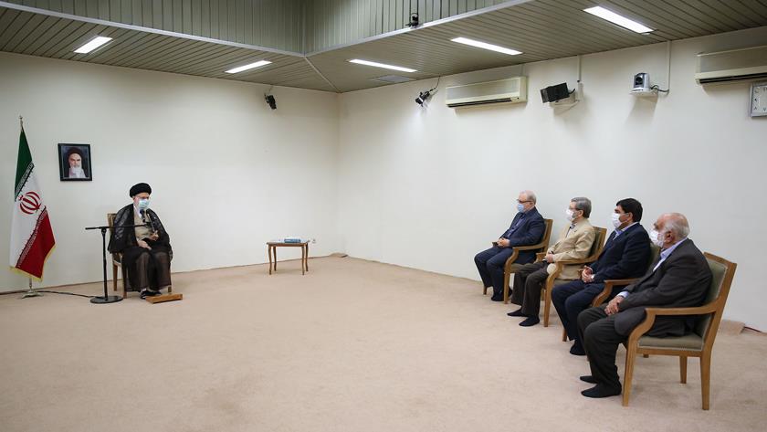 Iranpress: Leader: We should focus on domestic vaccines production