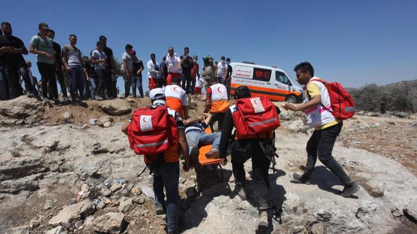Iranpress: Israeli forces injure Palestinians in the West Bank
