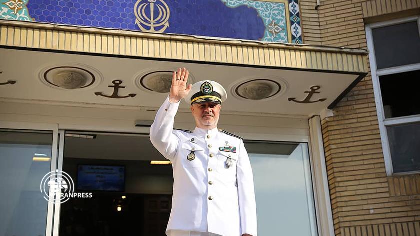 Iranpress: Navy commander leaves for St. Petersburg