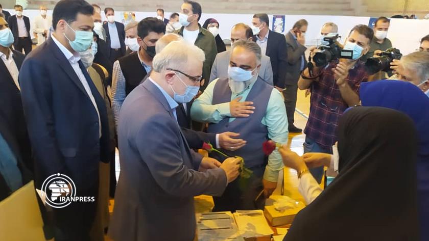Iranpress: All teachers to be vaccinated within next week: Health Minister