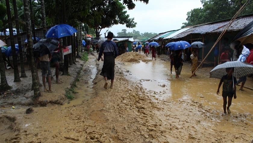 Iranpress: Thousands displaced as floods hit Bangladesh Rohingya camps